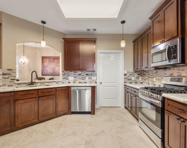 6830 Jasmine Place Street - Photo Thumbnail 10