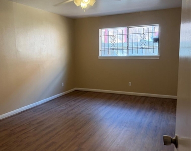 5212 Arboles Drive - Photo Thumbnail 2