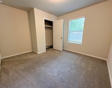3216 Moore Avenue - Photo Thumbnail 8