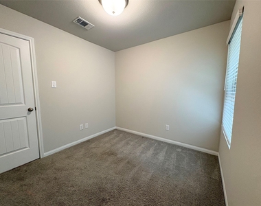 3216 Moore Avenue - Photo Thumbnail 5