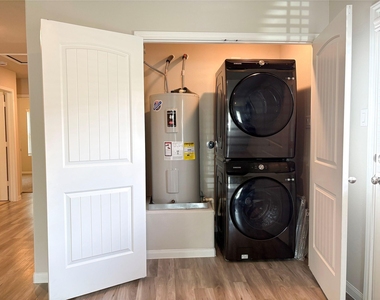 3216 Moore Avenue - Photo Thumbnail 3