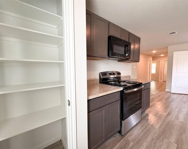 3216 Moore Avenue - Photo Thumbnail 2