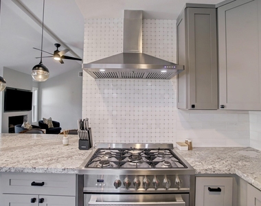 9326 Meadowcroft Drive - Photo Thumbnail 11