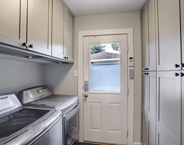 9326 Meadowcroft Drive - Photo Thumbnail 18