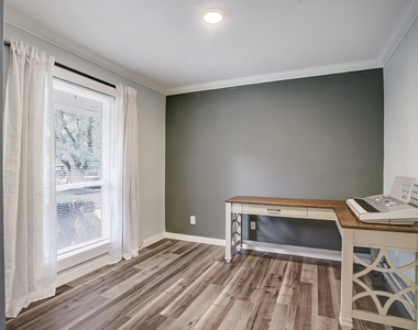 9326 Meadowcroft Drive - Photo Thumbnail 7