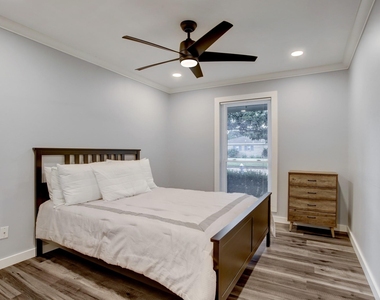 9326 Meadowcroft Drive - Photo Thumbnail 14