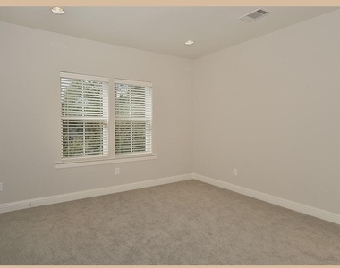 215 Willow Street - Photo Thumbnail 15