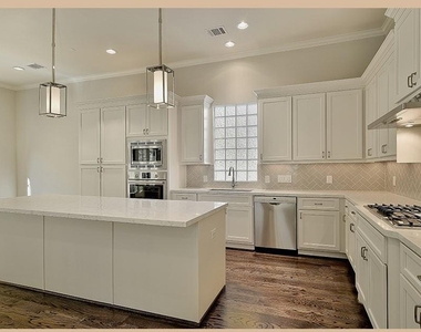 215 Willow Street - Photo Thumbnail 10