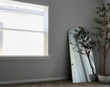 3935 Deledda Drive - Photo Thumbnail 8