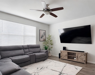 3935 Deledda Drive - Photo Thumbnail 6