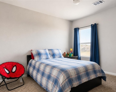 3935 Deledda Drive - Photo Thumbnail 11