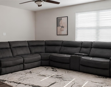 3935 Deledda Drive - Photo Thumbnail 7