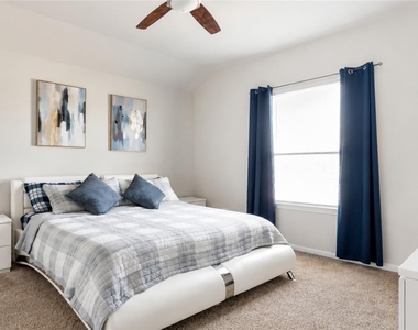 3935 Deledda Drive - Photo Thumbnail 12
