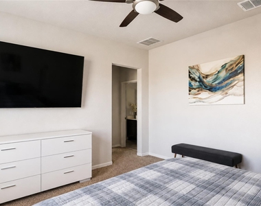 3935 Deledda Drive - Photo Thumbnail 13