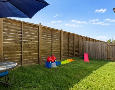 3935 Deledda Drive - Photo Thumbnail 17