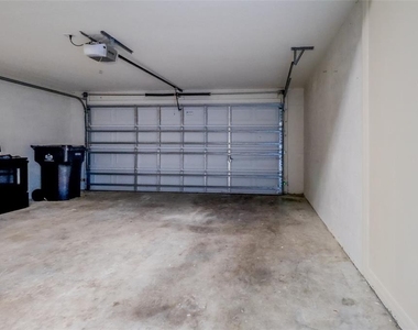 207 Taylor Bay Lane - Photo Thumbnail 8