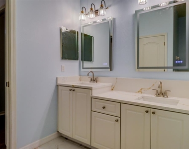 207 Taylor Bay Lane - Photo Thumbnail 32