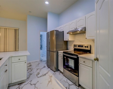 207 Taylor Bay Lane - Photo Thumbnail 20