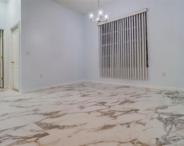 207 Taylor Bay Lane - Photo Thumbnail 10