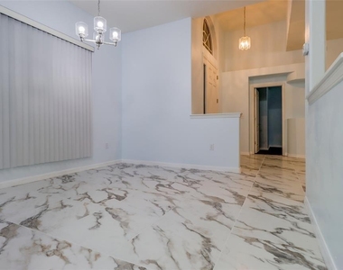 207 Taylor Bay Lane - Photo Thumbnail 9