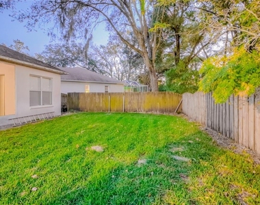 207 Taylor Bay Lane - Photo Thumbnail 2