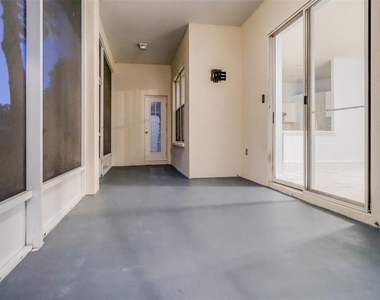 207 Taylor Bay Lane - Photo Thumbnail 6
