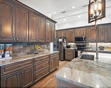11463 Harborside Circle - Photo Thumbnail 4
