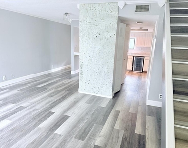 7927 Pine Drive - Photo Thumbnail 3