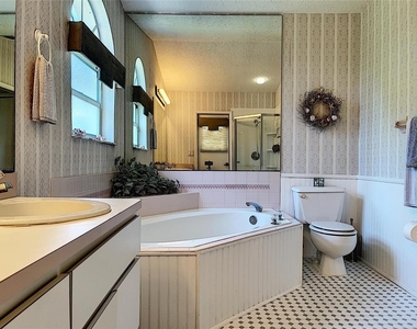 9408 New Orleans Drive - Photo Thumbnail 40