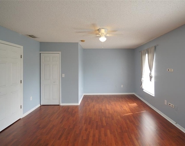 8532 Edgewater Place Boulevard - Photo Thumbnail 17