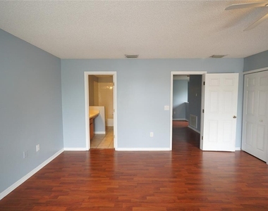 8532 Edgewater Place Boulevard - Photo Thumbnail 11
