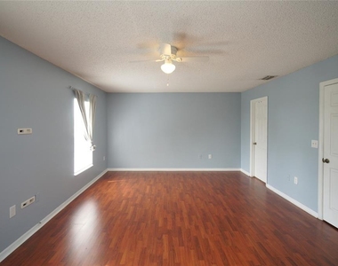 8532 Edgewater Place Boulevard - Photo Thumbnail 15