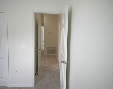 4058 71st Avenue N - Photo Thumbnail 12
