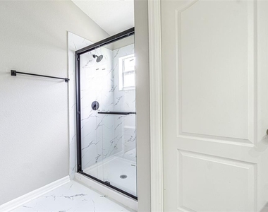 5553 Gallant Fox Court - Photo Thumbnail 13