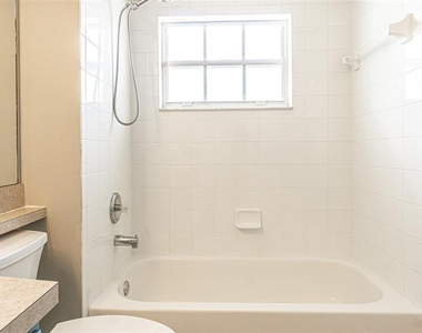 5553 Gallant Fox Court - Photo Thumbnail 15