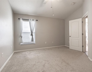 5553 Gallant Fox Court - Photo Thumbnail 17