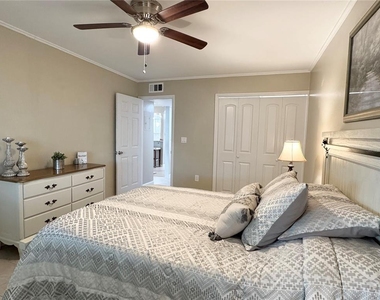 1100 E Bay Drive - Photo Thumbnail 18