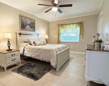 1100 E Bay Drive - Photo Thumbnail 15