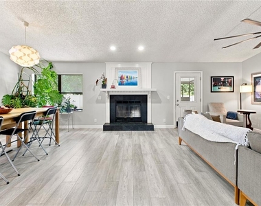 3944 Ne 7th Street - Photo Thumbnail 5