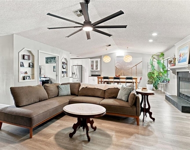 3944 Ne 7th Street - Photo Thumbnail 3
