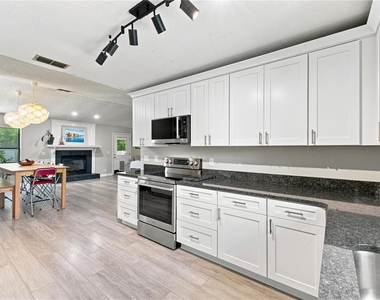 3944 Ne 7th Street - Photo Thumbnail 10