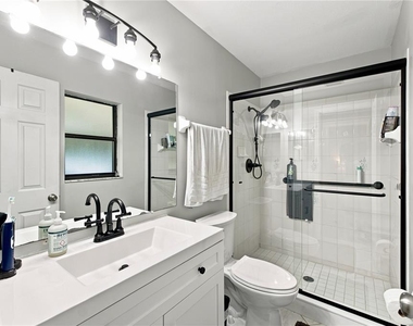 3944 Ne 7th Street - Photo Thumbnail 15