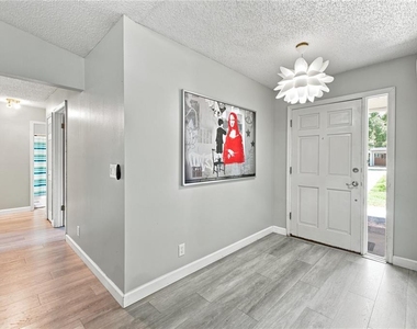 3944 Ne 7th Street - Photo Thumbnail 4