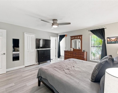 3944 Ne 7th Street - Photo Thumbnail 14