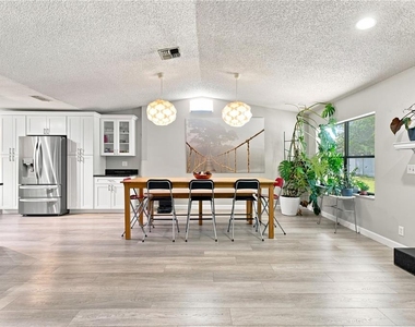 3944 Ne 7th Street - Photo Thumbnail 6