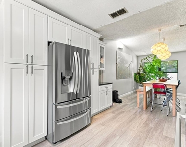 3944 Ne 7th Street - Photo Thumbnail 12