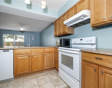 310 S Church Avenue - Photo Thumbnail 8