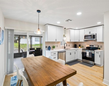 34807 Evergreen Way - Photo Thumbnail 10