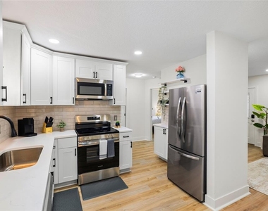 34807 Evergreen Way - Photo Thumbnail 11