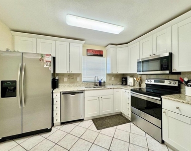 2775 Diane Terrace - Photo Thumbnail 13